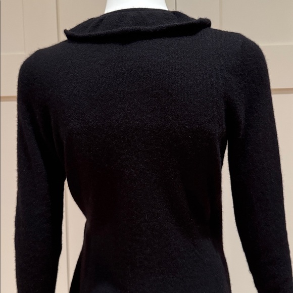 LILLY PULITZER CASHMERE WRAP SWEATER WITH RUFFLE SURROUND COLLAR BLACK SIZE. S - Picture 8 of 12